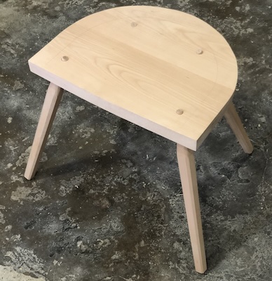 A dry-assembled chair undercarriage
